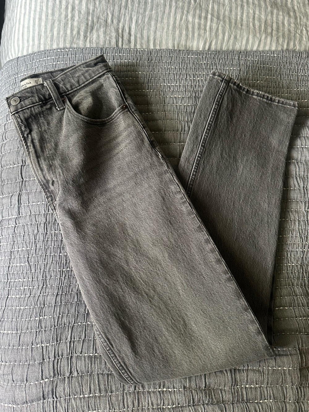 Abercrombie Gray 90’s Straight Jeans - 4 Long